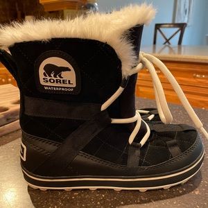 Sorel Glacey Explorer Black and White Winter Boots 7.5